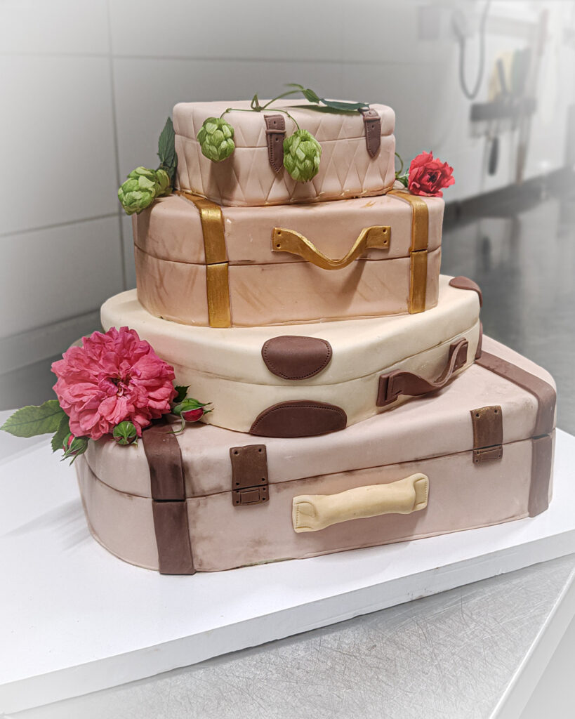 Tort weselny Walizki