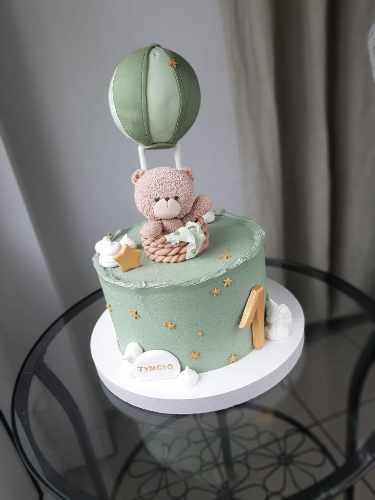 Tort na roczek z misiem w Balonie Torty w POznaniu